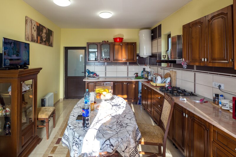 Voluntari, Ilfov, vila S+P+2+M 520 mp, luminoasa si spatioasa si curte 300 mp