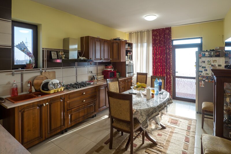 Voluntari, Ilfov, vila S+P+2+M 520 mp, luminoasa si spatioasa si curte 300 mp