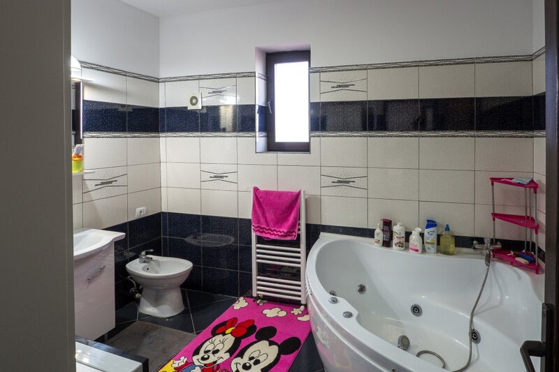 Voluntari, Ilfov, vila S+P+2+M 520 mp, luminoasa si spatioasa si curte 300 mp